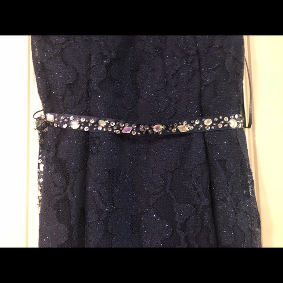 Formal dress - Picture 3 of 7